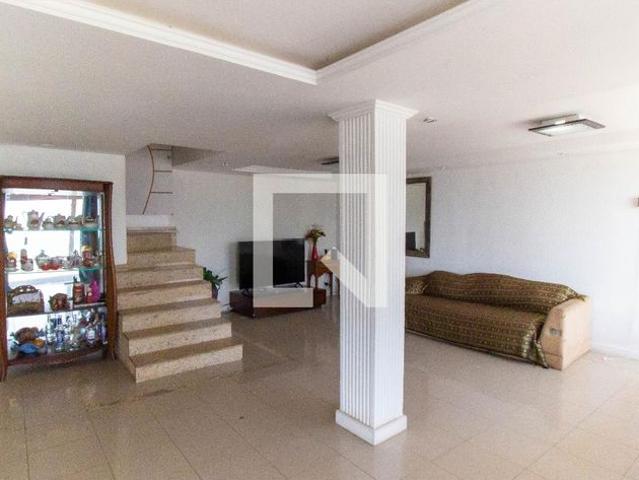 Casa aluguel em Região Geográfica Imediata do Rio de Janeiro, Região Metropolitana do Rio de Janeiro