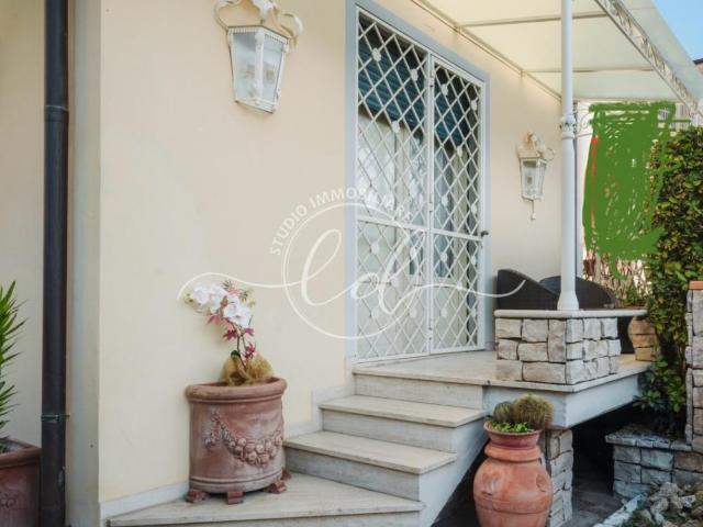 Villa Indipendente in affitto a Lido di Camaiore, Camaiore