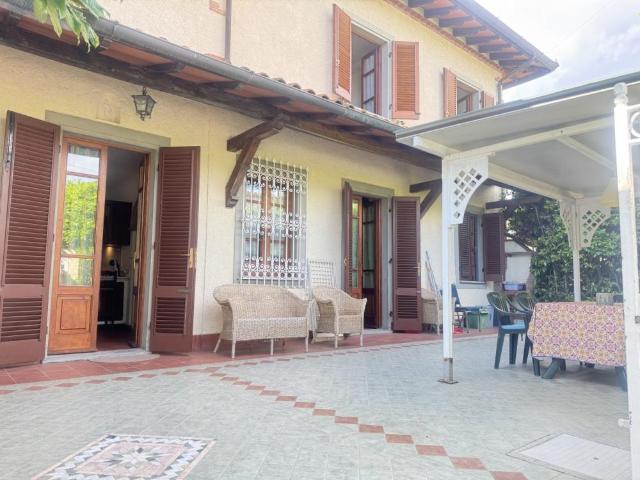 Villa Indipendente in affitto a Lido di Camaiore, Camaiore