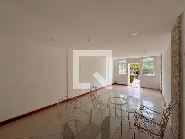 Casa aluguel em Região Geográfica Imediata do Rio de Janeiro, Região Metropolitana do Rio de Janeiro