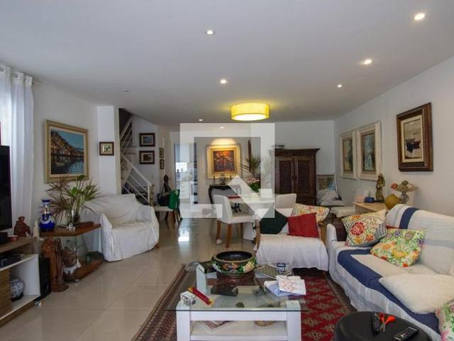 Casa aluguel em Região Geográfica Imediata do Rio de Janeiro, Região Metropolitana do Rio de Janeiro