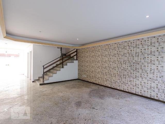 Casa aluguel em Região Geográfica Imediata do Rio de Janeiro, Região Metropolitana do Rio de Janeiro