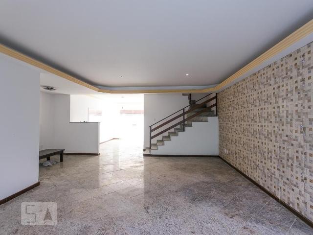 Casa aluguel em Região Geográfica Imediata do Rio de Janeiro, Região Metropolitana do Rio de Janeiro