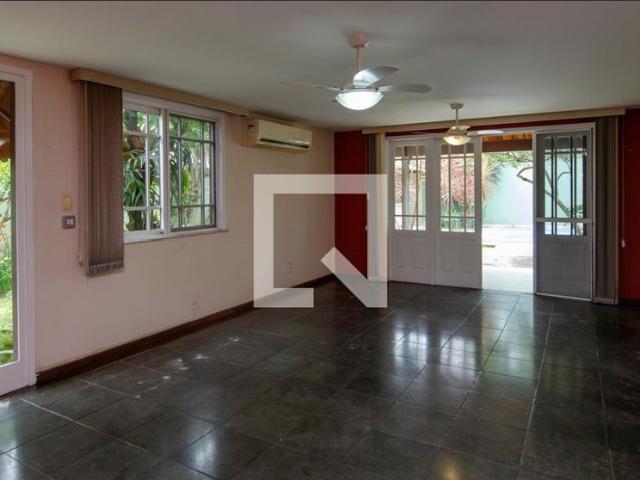Casa aluguel em Região Geográfica Imediata do Rio de Janeiro, Região Metropolitana do Rio de Janeiro