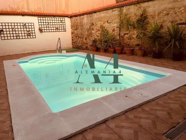 Casa en venta en Torre De Santa María, Extremadura