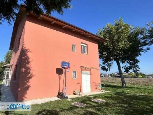 Villa Indipendente in affitto a Unione Alto Ferrarese, Cento