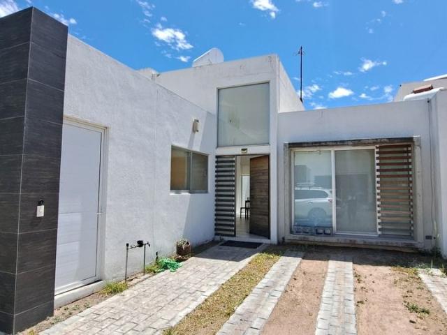 Casa en renta en Porta Real, Fracc. Arboledas de Paso Blanco