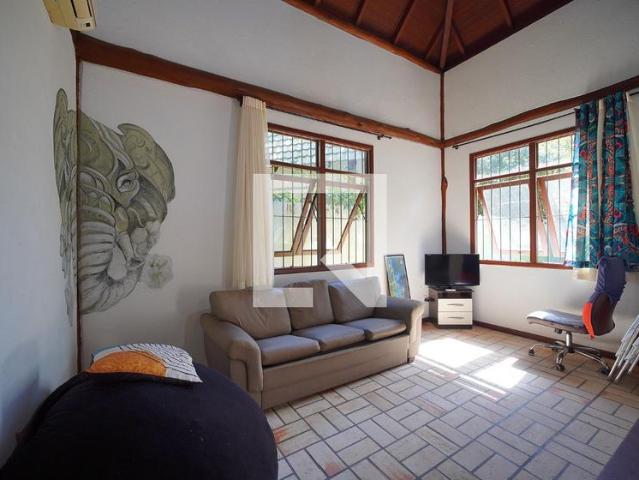 Casa aluguel em Região Geográfica Imediata de Florianópolis, Desterro