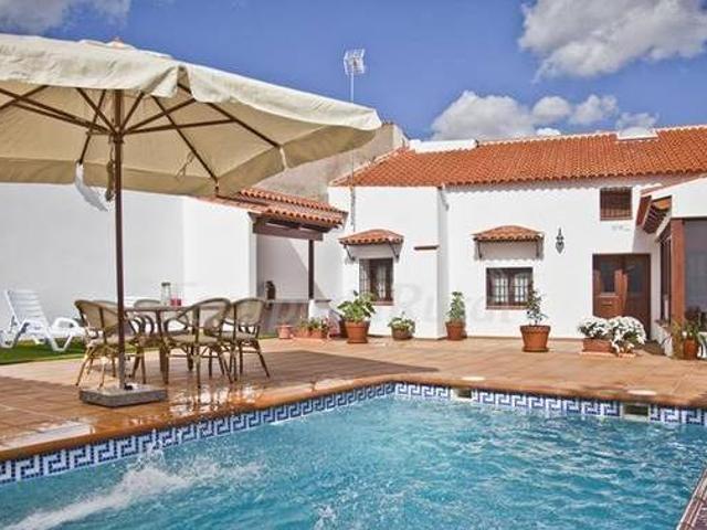 Casa en alquiler en Dos Torres, Córdoba