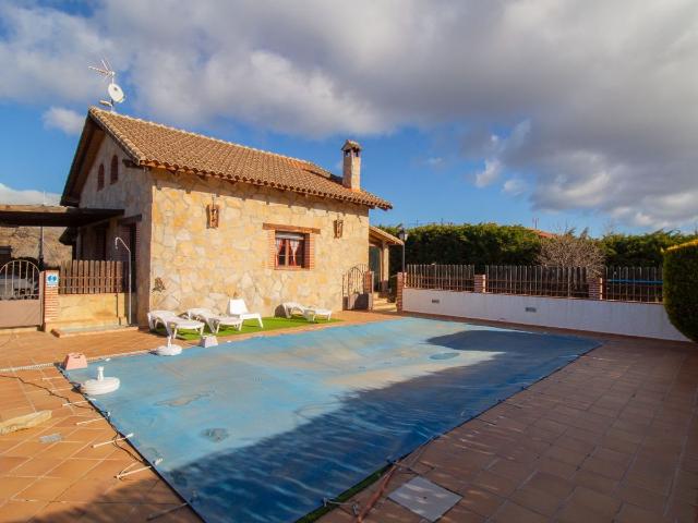 Casa en venta en Burgohondo, Castilla y León