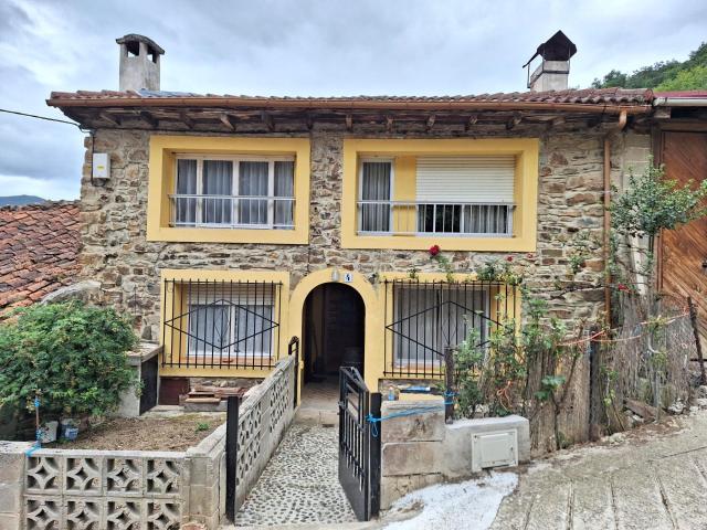 Casa en venta en Vega De Liébana, Cantabria