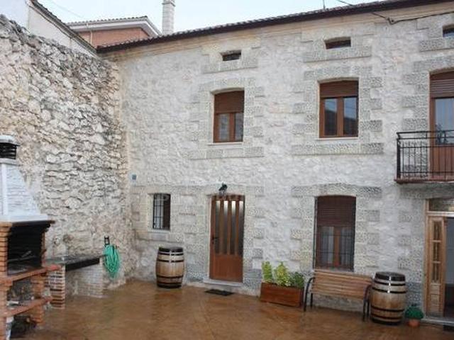 Casa en alquiler en Cuevas De Provanco, Castilla y León