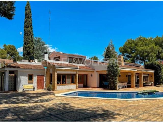 Casa Rural en alquiler en Paterna