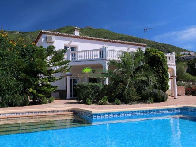 Casa Rural en venta en Alcaucín