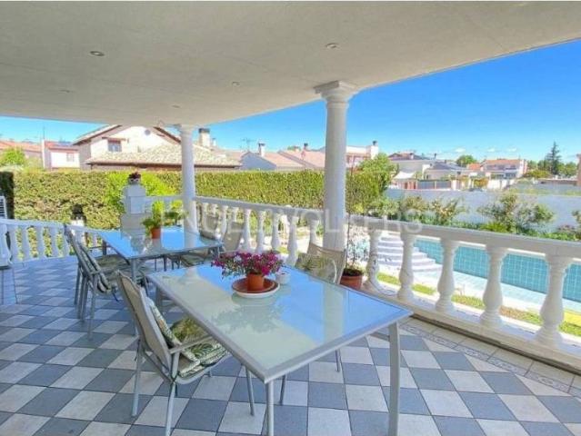 Casa Rural en venta en Cabanillas Del Campo