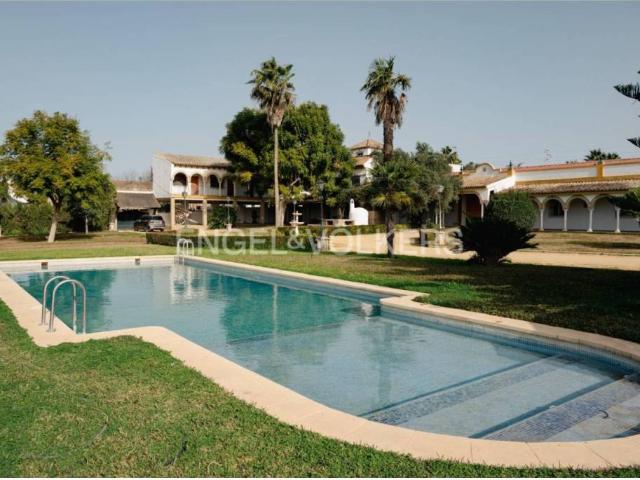 Casa Rural en venta en Dos Hermanas, Sevilla
