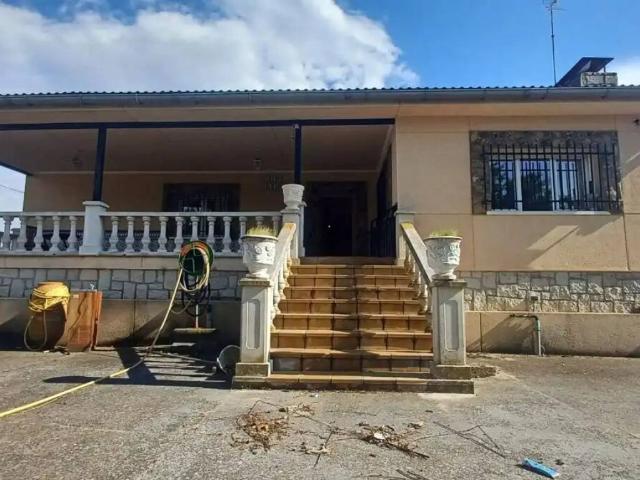 Casa Rural en venta en Villanueva De Perales, Madrid