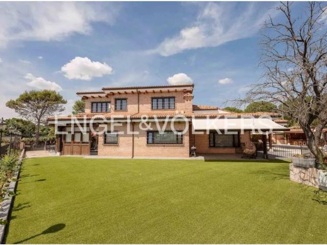 Casa Rural en venta en Villaviciosa De Odón, Madrid