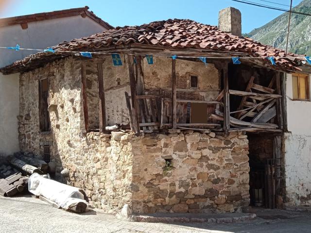 Casa Rural en venta en Caso, Bezanes