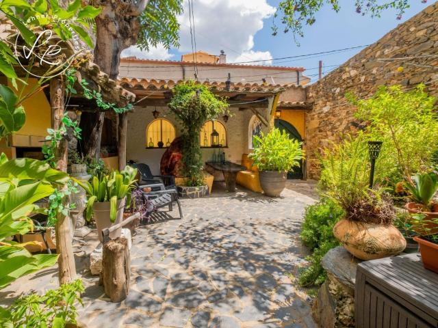 Casa Rural en venta en Garriguella Vella, Garriguella