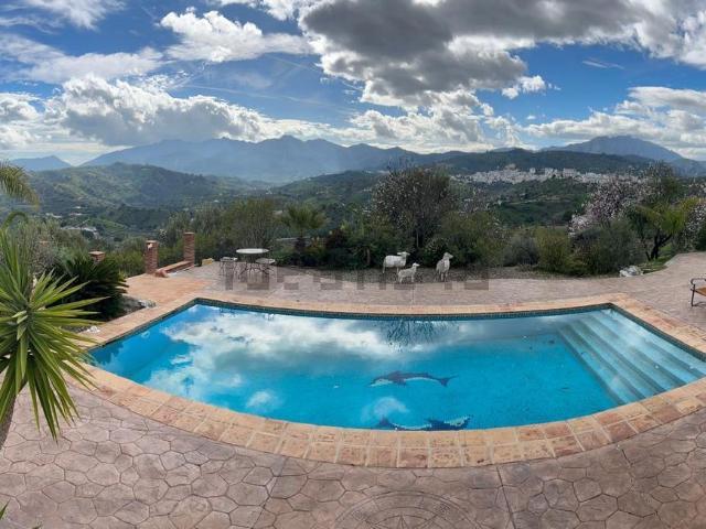 Casa Rural en venta en Guaro, Málaga