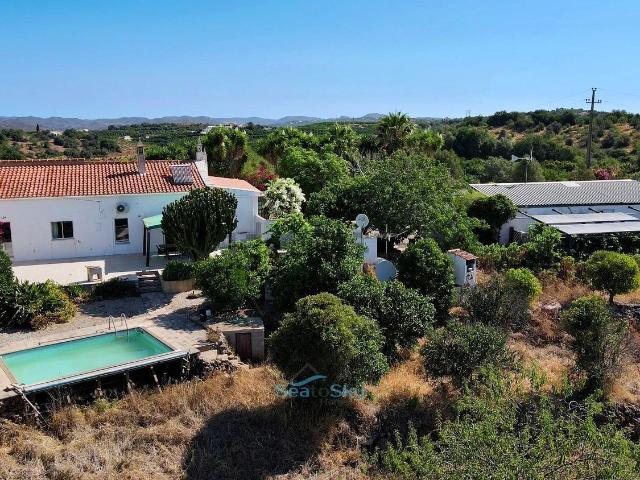 Quinta venda em Silves, Tufos