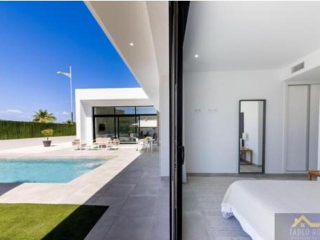 Casa Rural en venta en Urbanización Coto Riñales, Noroeste