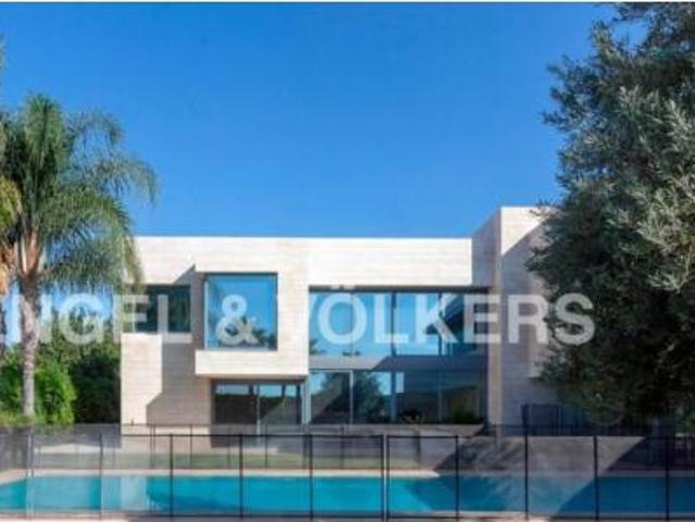 Casa Rural en venta en La Hacienda, Dos Hermanas