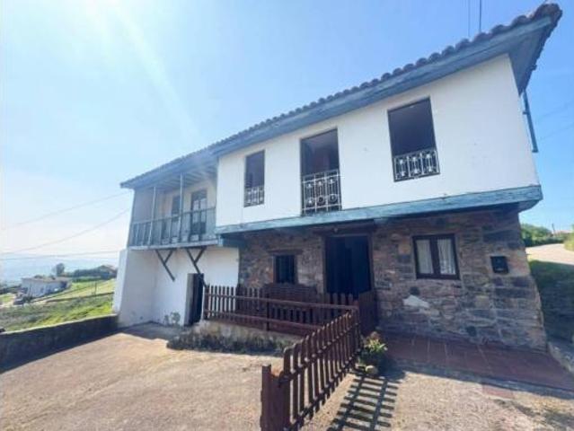Casa Rural en venta en Las Regueras, L'Escampleru