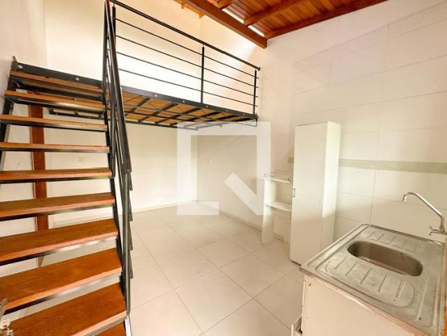 Casa aluguel em São João do Rio Vermelho, Desterro