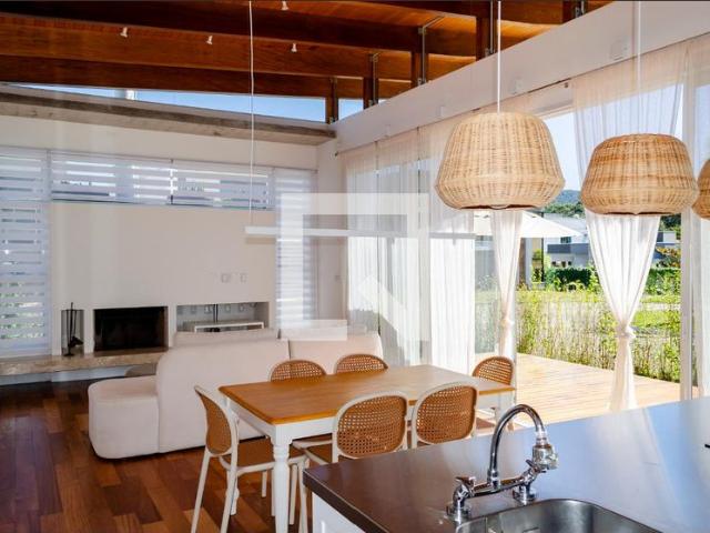 Casa aluguel em Região Geográfica Imediata de Florianópolis, Desterro