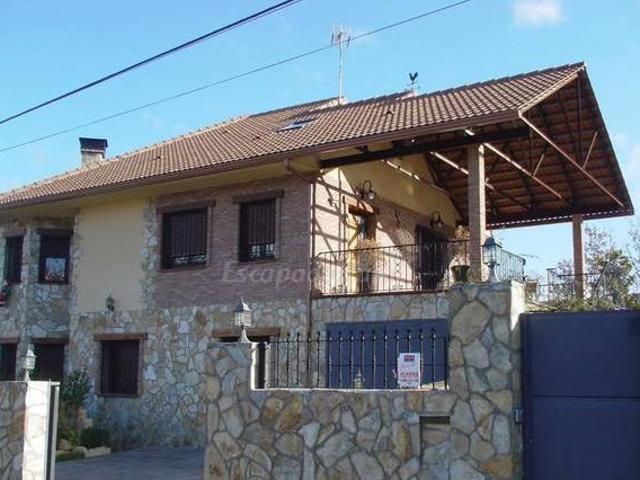 Casa en alquiler en Navahondilla