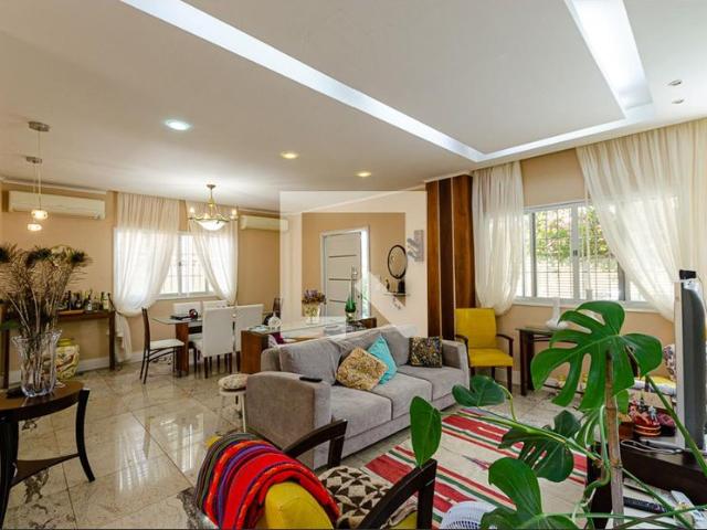 Casa aluguel em Região Geográfica Imediata do Rio de Janeiro, Região Metropolitana do Rio de Janeiro