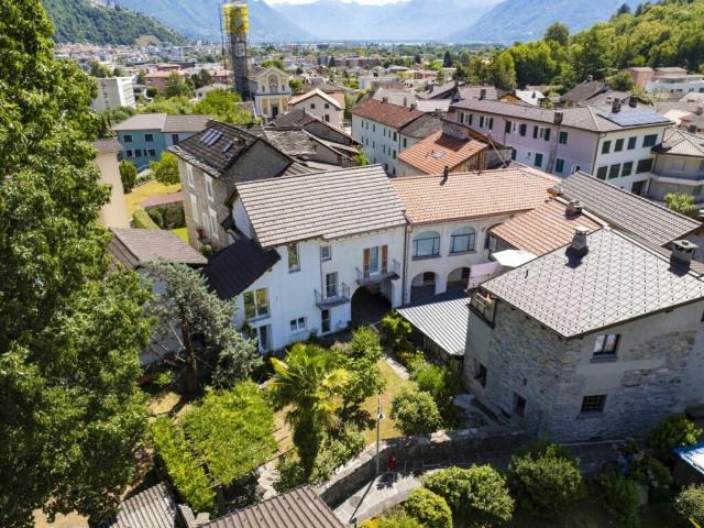 Haus kaufen in Losone, Tessin