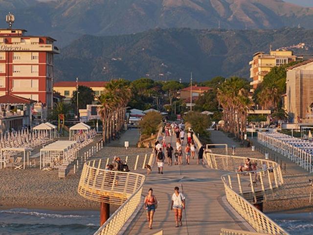Villa Indipendente in affitto a Camaiore, Toscana