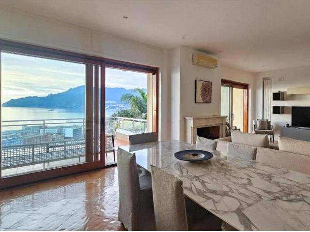 Villa Indipendente in affitto a Salerno, Campania