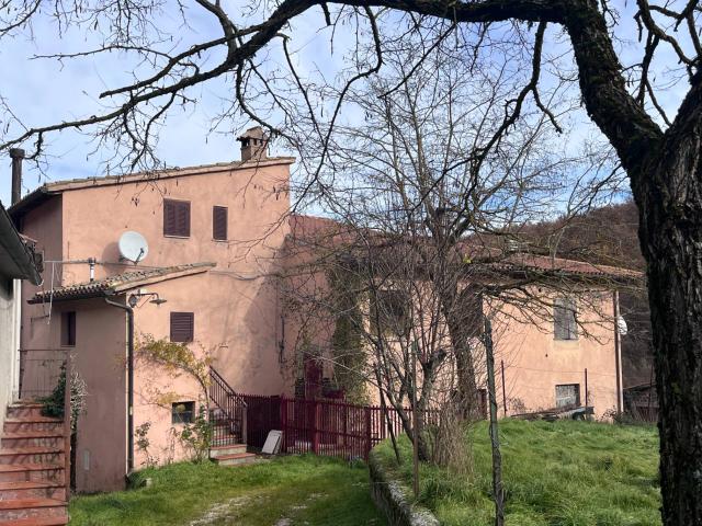Villa Indipendente in vendita a Campello Sul Clitunno, Umbria