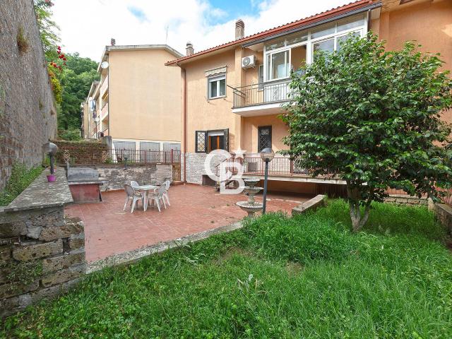 Villa Indipendente in vendita a Caprarola, Lazio