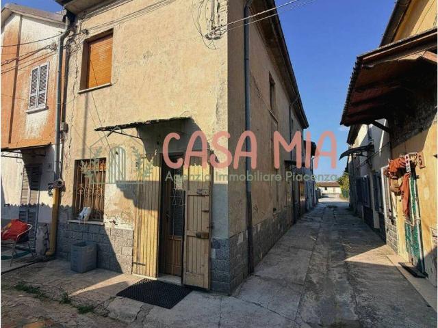 Villa Indipendente in vendita a Gragnano Trebbiense, Reggio Emilia