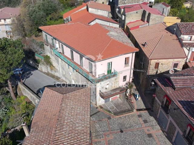 Villa Indipendente in vendita a Lustra, Campania