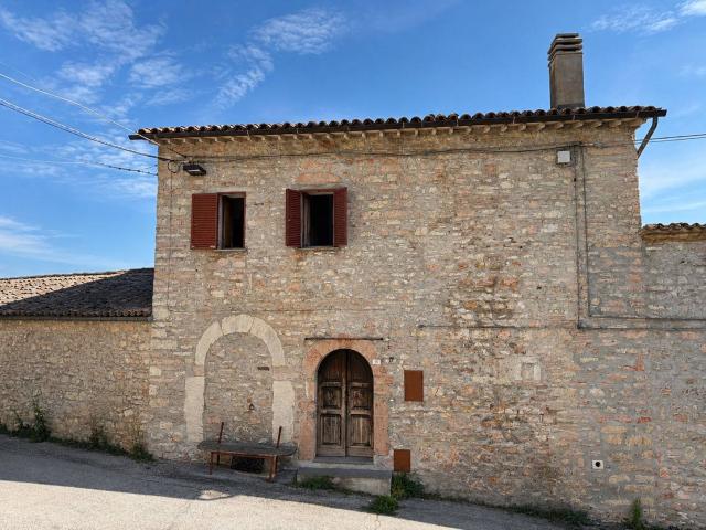 Villa Indipendente in vendita a Montalbo, Sellano