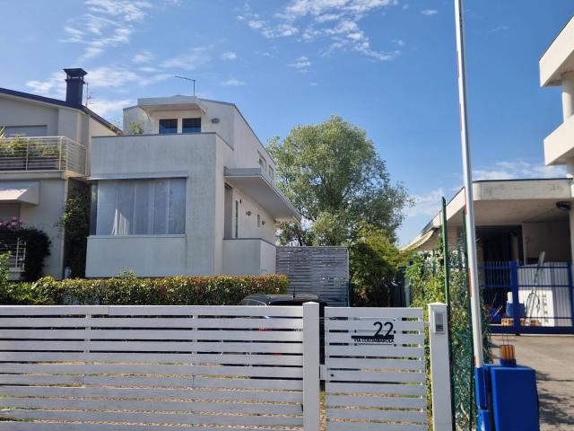 Villa Indipendente in vendita a Sirmione, Lombardia