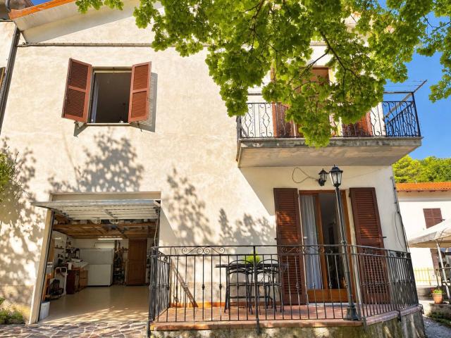 Villa Indipendente in vendita a Pompagnano, Spoleto