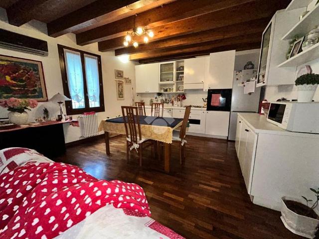 Villa Indipendente in affitto a Val d’Enza, Re