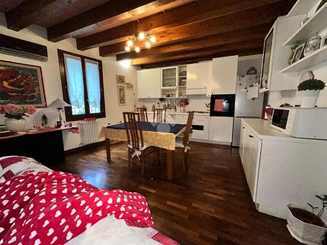 Villa Indipendente in affitto a Val d’Enza, Re