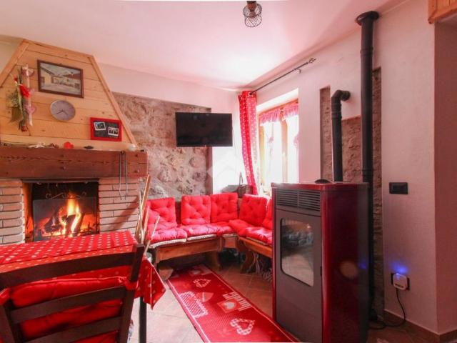 Villa Indipendente in affitto a Comunità montana della valle Trompia, Collio