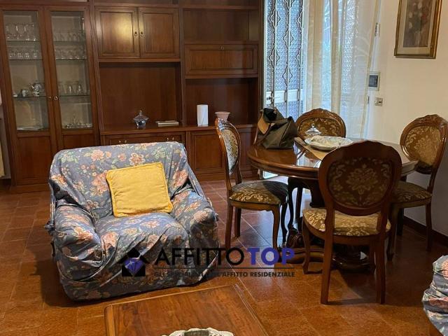 Villa Indipendente in affitto a Marina di Massa, Marina Di Massa