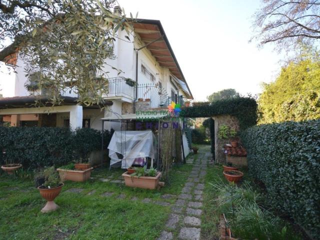 Villa Indipendente in affitto a Poveromo, Marina Di Massa