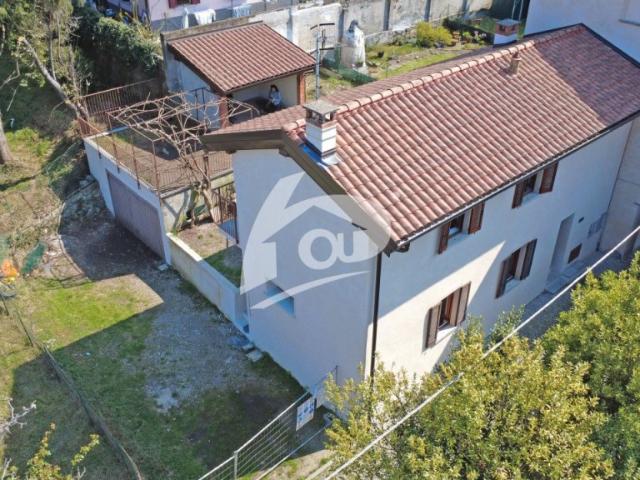 Villa Indipendente in affitto a Comunità Montana Valli del Verbano, Laveno Mombello