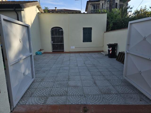 Villa Indipendente in affitto a Marina di Carrara, Carrara